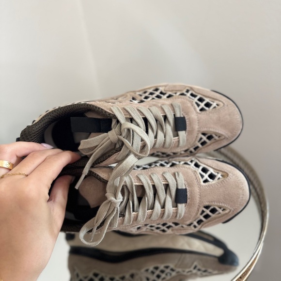 Authentic Chanel suede CC interlocking sneakers with Open net - Picture 9 of 10